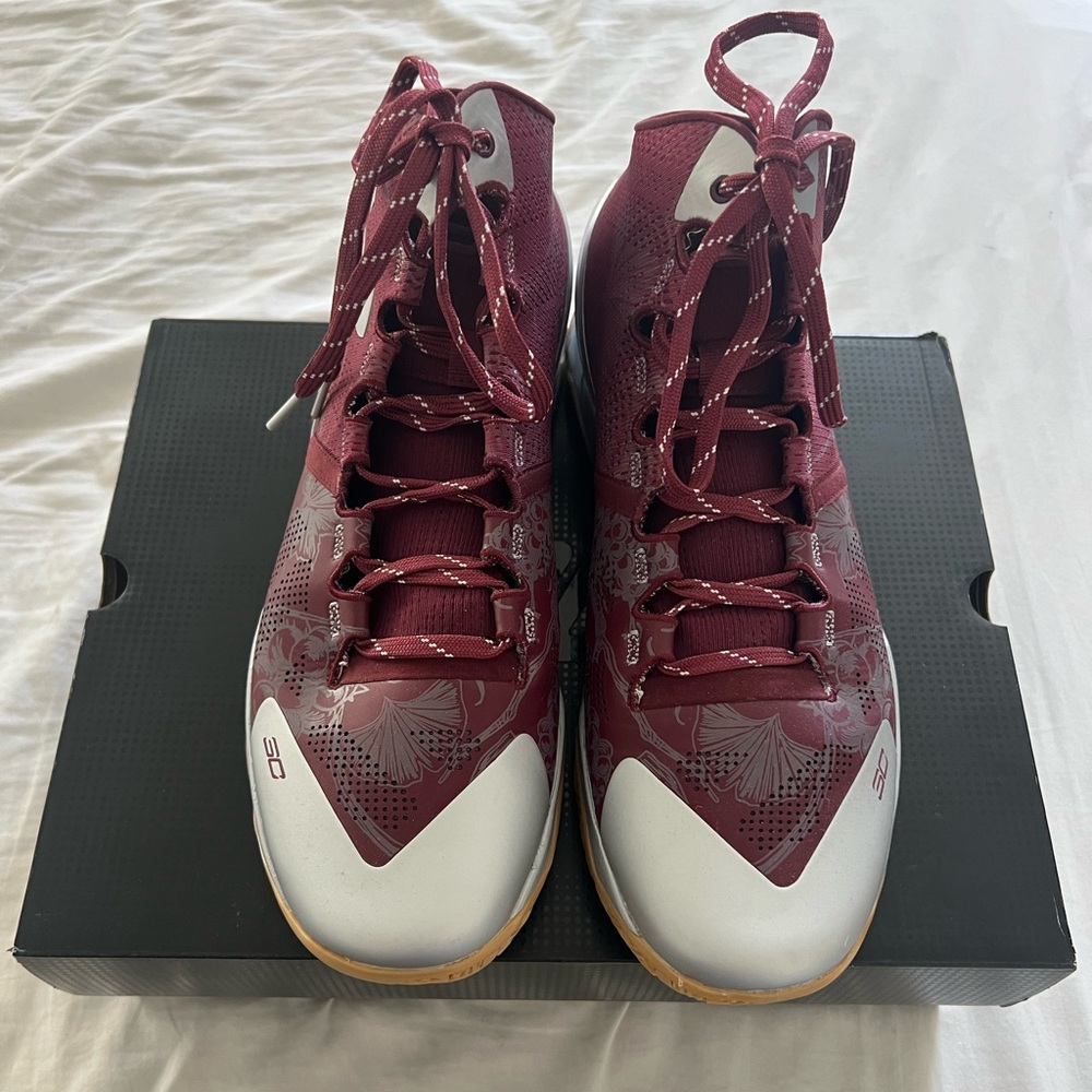 Curry 2 Retro. Size 11 1/2 MENS.
